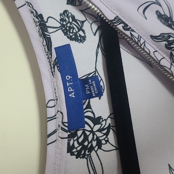 Apt. 9 purple floral top w/zipper - Picture 4 of 7